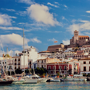 alquila una moto en ibiza